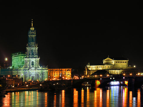 Semperoper bei Nacht Foto 