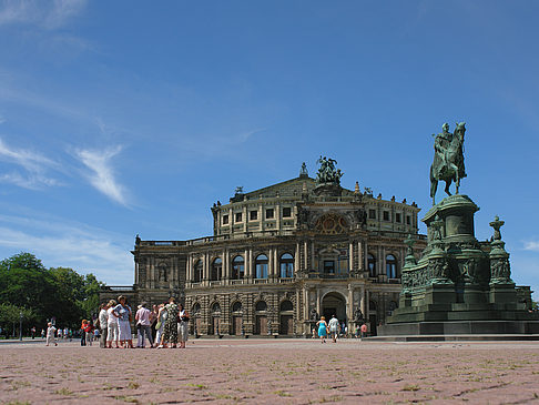 Fotos König-Johann-Statue mit Semperoper