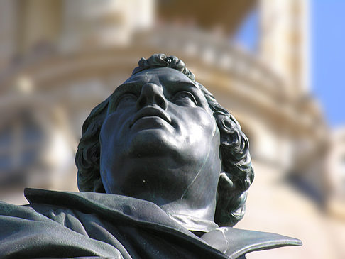 Martin Luther Denkmal an der Frauenkirche Foto 